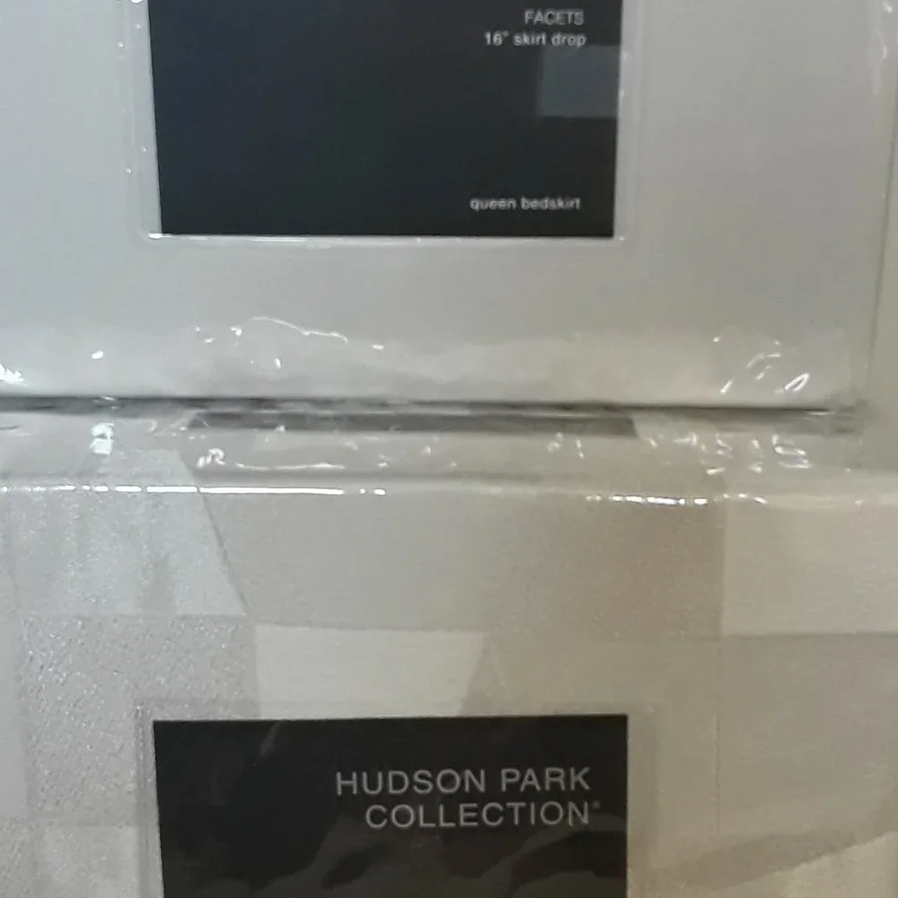 Hudson Park Facets Queen Bedding Set